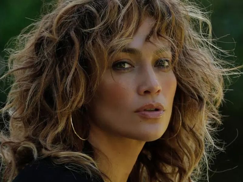 Jennifer Lopez signs production deal with Netflix