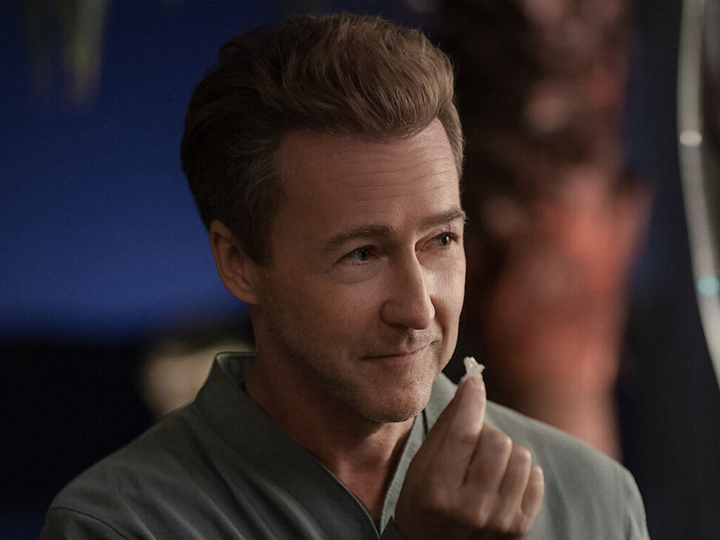 Miles Bron - Glass Onion A Knives Out Mystery - Rian Johnson - 2022