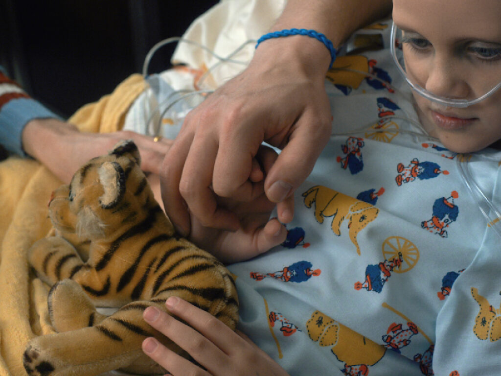 Blue Hair Tie - Hopper reads to a sick Sara - Stranger Things - The Duffer Brothers - 2016