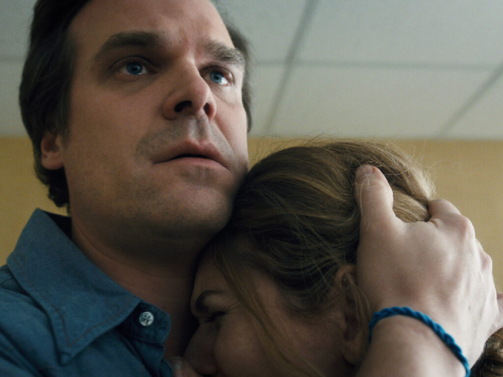 Blue Hair Tie - Sara’s death - Stranger Things - The Duffer Brothers - 2016