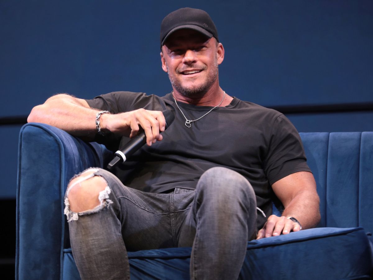 Alan Ritchson will lead survival competition show on Netflix